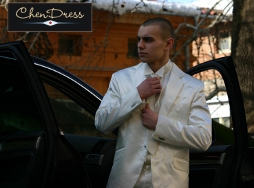 Hochzeitsanzug 3teilig in ivory mit Stickereien