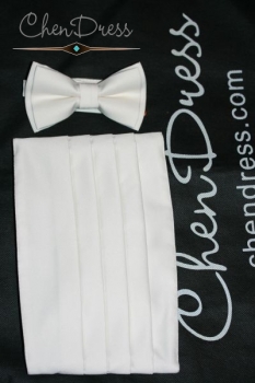 Cummerbund of sateen in cream