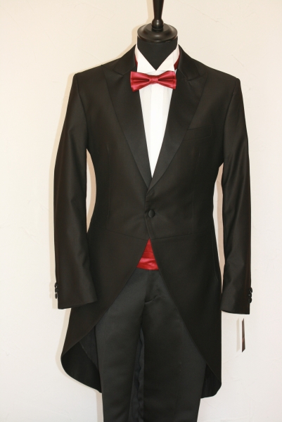 Cut Cutway in schwarz mit Hose in schwarz