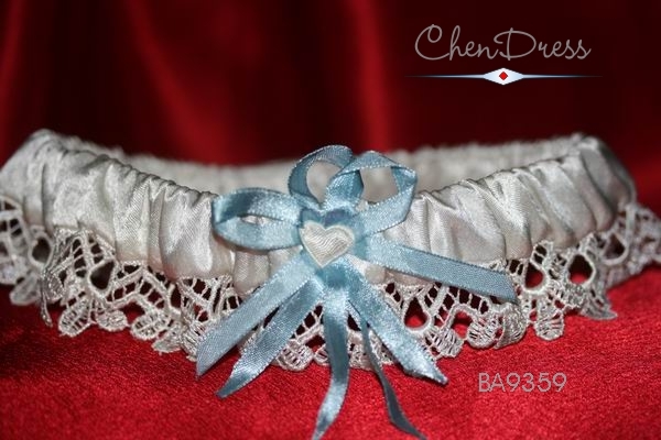 Strumpfband aus Satin und Spitze in creme / blau BA9359