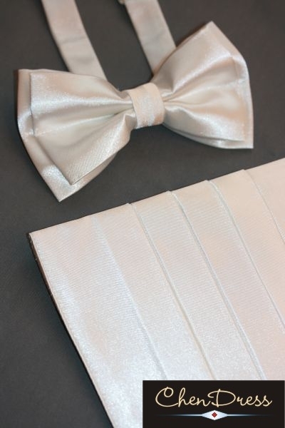 Cummerbund of sateen in cream